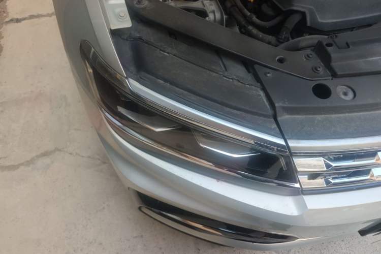 Used Volkswagen Tiguan L 2019 Restyled 330TSI Automatic Two-Wheel Drive R-Line Flagship Version China VI Standard Right Front Headlight