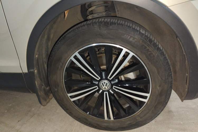 Used Volkswagen Tiguan L 2019 330TSI Automatic Two-Wheel Drive Panoramic Comfort Edition China VI Standard Right Front Wheel Hub