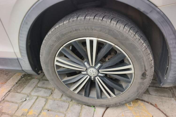 Used Volkswagen Tiguan L 2019 280TSI Automatic Two-Wheel Drive Panoramic Comfort Edition China V Standard Right Front Wheel Hub