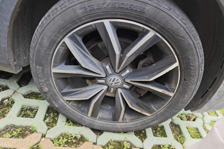 Used Volkswagen Tiguan L 2019 330TSI Automatic Two-Wheel Drive Smart Luxury Version China V Emission Standard Right Front Wheel Hub