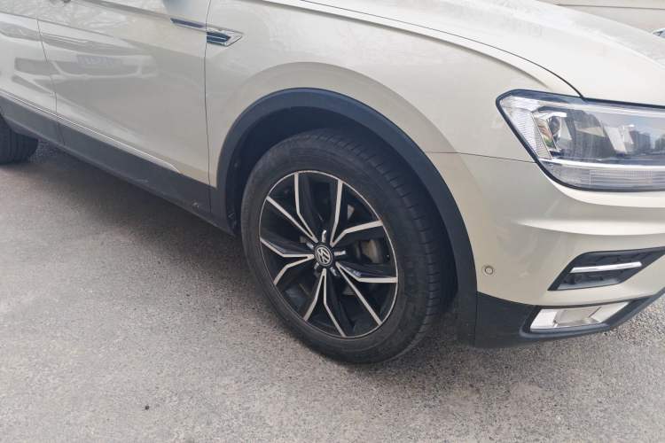 Used Volkswagen Tiguan L 2019 330TSI Automatic Two-Wheel Drive Smart Luxury Version China VI Standard Right Front Wheel Hub