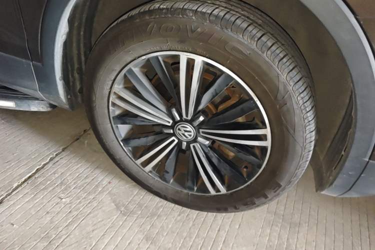 Used Volkswagen Tiguan L 2019 330TSI Automatic Two-Wheel Drive Luxury Edition China VI Standard Right Front Wheel Hub