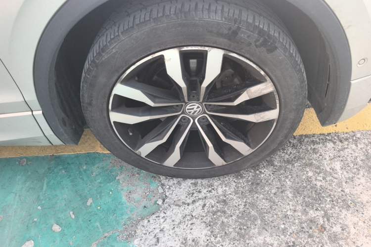 Used Volkswagen Tiguan L 2019 330TSI Automatic Two-Wheel Drive R-Line Flagship Model China VI Standard Right Front Wheel Hub