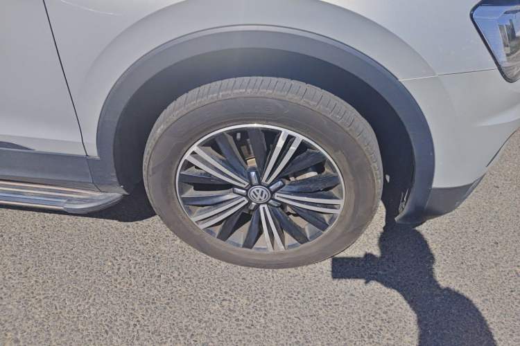 Used Volkswagen Tiguan L 2019 330TSI Automatic Two-Wheel Drive Luxury Edition China V Standard Right Front Wheel Hub