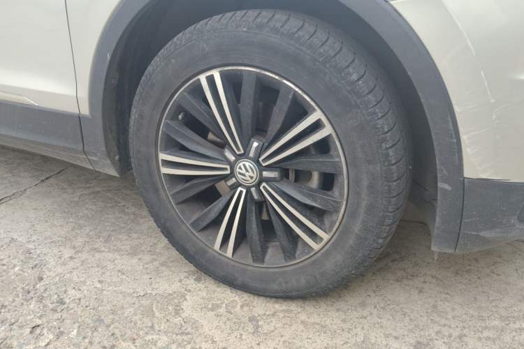 Used Volkswagen Tiguan L 2019 330TSI Automatic Two-Wheel Drive Panoramic Comfort Edition China VI Standard Right Front Wheel Hub