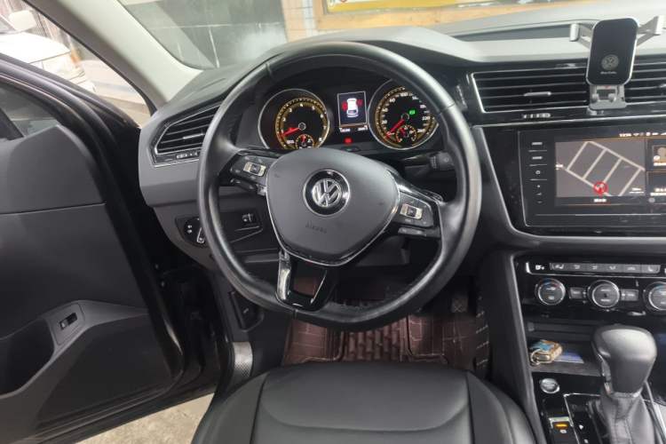 Used Volkswagen Tiguan L 2019 Revised 330TSI Automatic Two-Wheel Drive Smart & Luxury Edition China VI Standard Steering Wheel