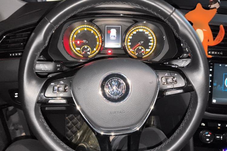 Used Volkswagen Tiguan L 2019 Updated Version 330TSI Automatic Two-Wheel Drive Panoramic Comfort Edition China VI Standard Steering Wheel