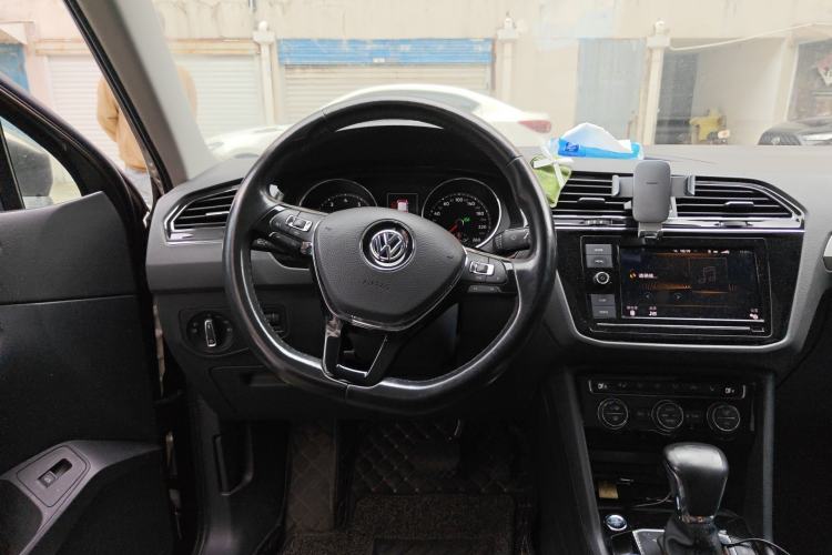 Used Volkswagen Tiguan L 2019 330TSI Automatic Two-Wheel Drive Smart Luxury Version China V Emission Standard Steering Wheel
