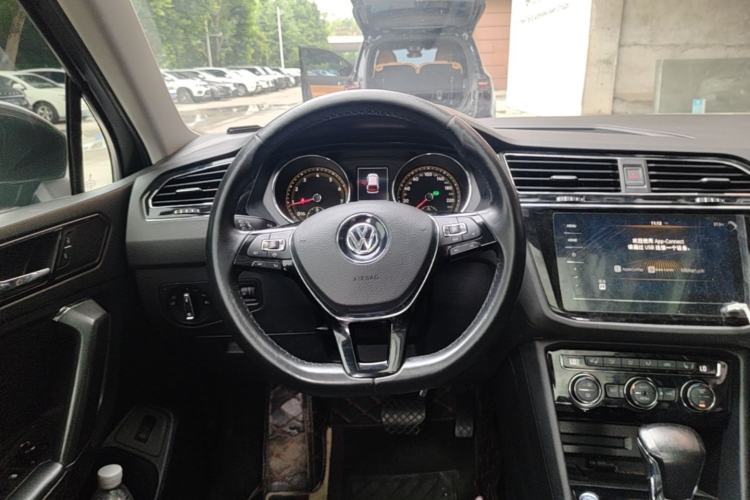 Used Volkswagen Tiguan L 2019 Revised Version 330TSI Automatic Two-Wheel Drive Intelligent Luxury Edition China V Standard Steering Wheel