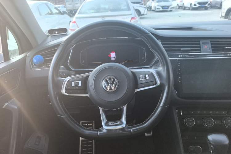 Used Volkswagen Tiguan L 2019 330TSI Automatic Two-Wheel Drive R-Line Flagship Model China VI Standard Steering Wheel