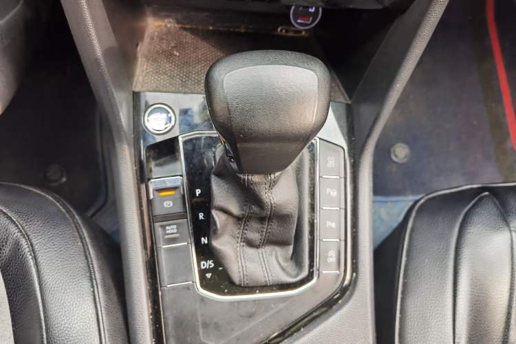 Used Volkswagen Tiguan L 2019 Revised 330TSI Automatic Two-Wheel Drive Smart & Luxury Edition China VI Standard Gear Lever