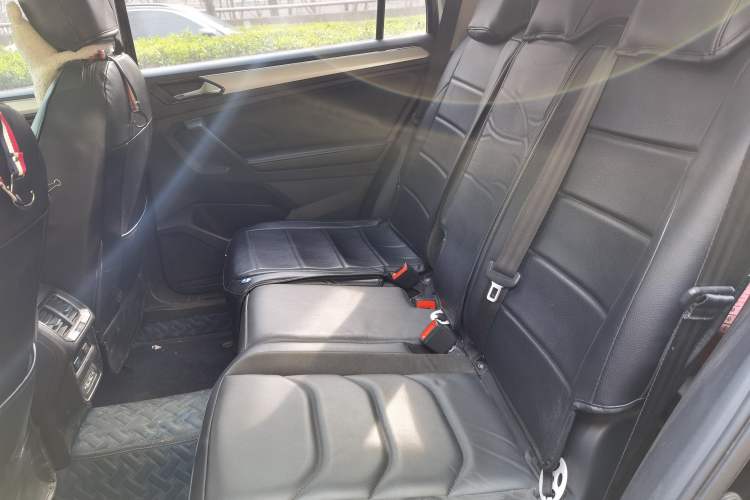 Used Volkswagen Tiguan L 2019 Revised 330TSI Automatic Two-Wheel Drive Smart & Luxury Edition China VI Standard Left Rear Seat