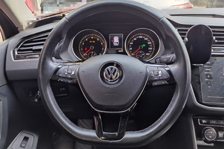 Used Volkswagen Tiguan L 2019 Revised 330TSI Automatic Two-Wheel Drive Smart & Luxury Edition China VI Standard Steering Wheel