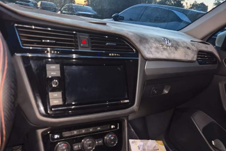Used Volkswagen Tiguan L 2019 330TSI Automatic Two-Wheel Drive Panoramic Comfort Edition China VI Standard Audio And AC Panel