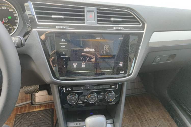 Used Volkswagen Tiguan L 2019 Updated Version 330TSI Automatic Two-Wheel Drive Panoramic Comfort Edition China VI Standard Audio And AC Panel