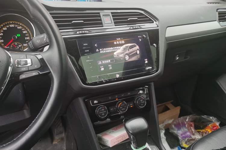 Used Volkswagen Tiguan L 2019 Updated Version 330TSI Automatic Two-Wheel Drive Panoramic Comfort Edition China VI Standard Audio And AC Panel
