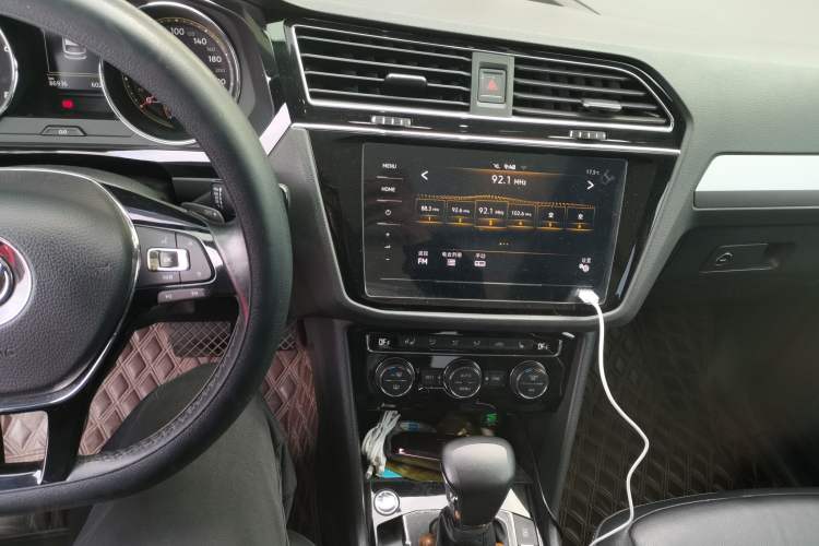 Used Volkswagen Tiguan L 2019 330TSI Automatic Two-Wheel Drive Smart Luxury Version China VI Standard Audio And AC Panel