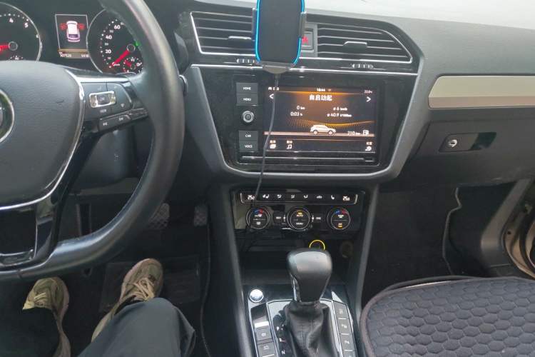 Used Volkswagen Tiguan L 2019 380TSI Automatic All-Wheel Drive Luxury Edition China VI Standard Audio And AC Panel