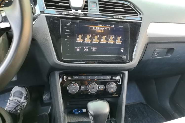 Used Volkswagen Tiguan L 2019 Revised 330TSI Automatic Two-Wheel Drive Smart & Luxury Edition China VI Standard Audio And AC Panel