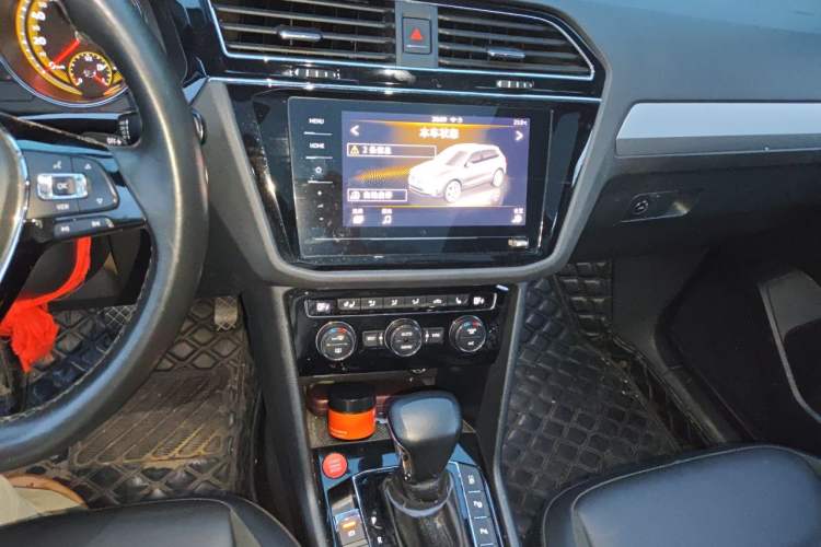 Used Volkswagen Tiguan L 2019 Revised 330TSI Automatic Two-Wheel Drive Smart & Luxury Edition China VI Standard Audio And AC Panel