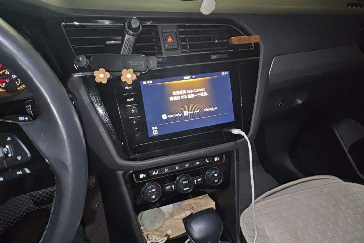Used Volkswagen Tiguan L 2019 380TSI Automatic All-Wheel Drive Luxury Edition with 7 Seats China VI Standard Audio And AC Panel