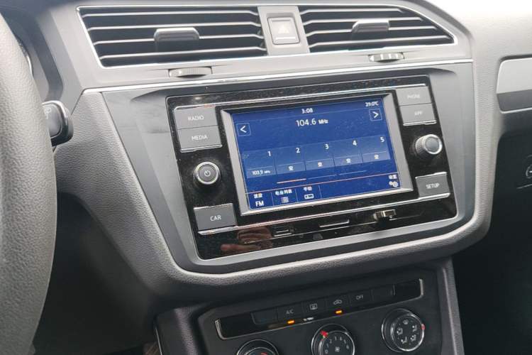 Used Volkswagen Tiguan L 2019 330TSI Automatic Two-Wheel Drive Luxury Edition China VI Standard Audio And AC Panel