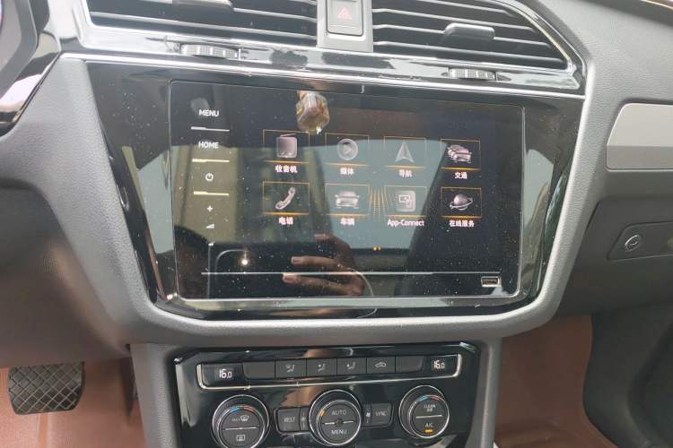Used Volkswagen Tiguan L 2019 Updated Version 330TSI Automatic Two-Wheel Drive Panoramic Comfort Edition China VI Standard Audio And AC Panel