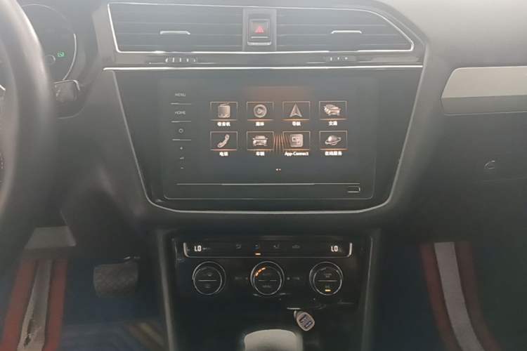 Used Volkswagen Tiguan L 2019 Updated Version 330TSI Automatic Two-Wheel Drive Panoramic Comfort Edition China VI Standard Audio And AC Panel