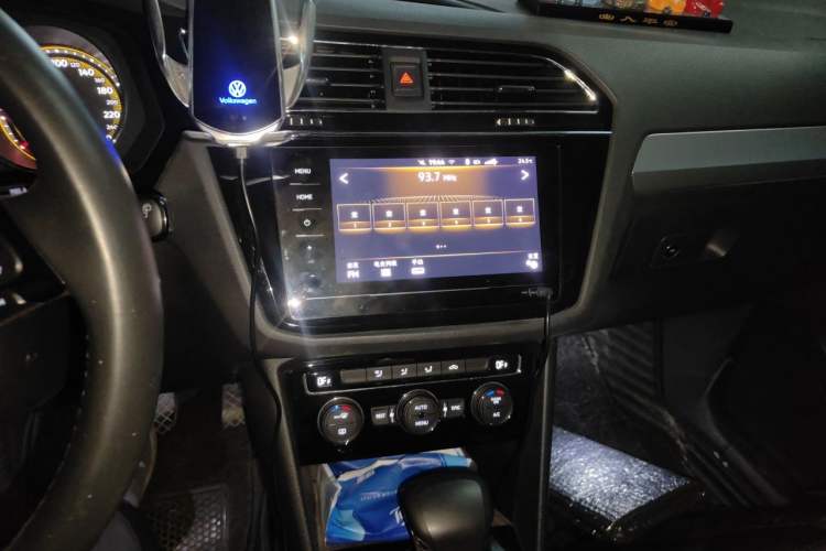 Used Volkswagen Tiguan L 2019 Updated Version 330TSI Automatic Two-Wheel Drive Panoramic Comfort Edition China VI Standard Audio And AC Panel