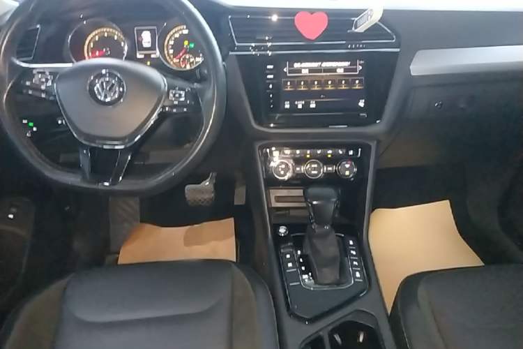 Used Volkswagen Tiguan L 2019 Revised 330TSI Automatic Two-Wheel Drive Smart & Luxury Edition China VI Standard Audio And AC Panel