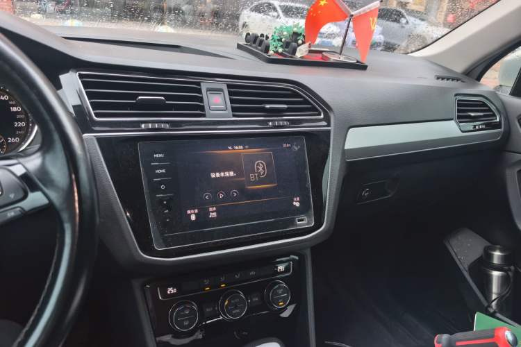 Used Volkswagen Tiguan L 2019 Updated Version 330TSI Automatic Two-Wheel Drive Panoramic Comfort Edition China VI Standard Audio And AC Panel