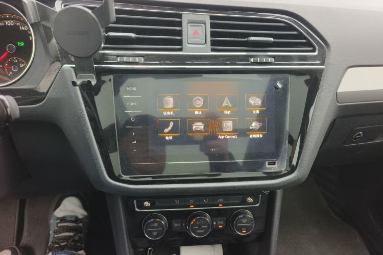 Used Volkswagen Tiguan L 2019 Updated Version 330TSI Automatic Two-Wheel Drive Panoramic Comfort Edition China VI Standard Audio And AC Panel