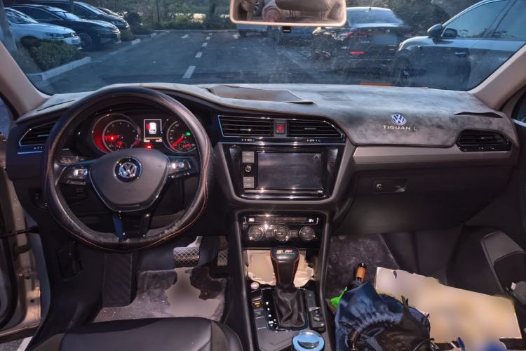 Used Volkswagen Tiguan L 2019 330TSI Automatic Two-Wheel Drive Panoramic Comfort Edition China VI Standard Center Console