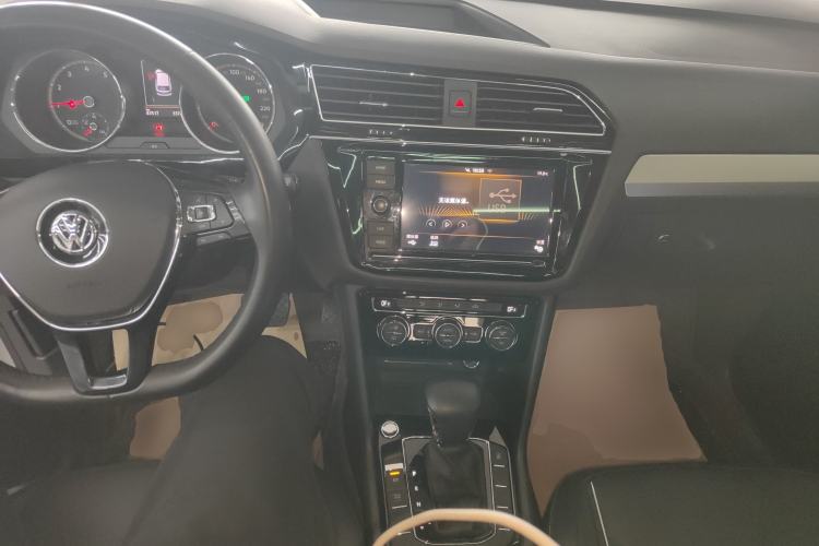 Used Volkswagen Tiguan L 2019 330TSI Automatic Two-Wheel Drive Panoramic Comfort Edition China V Standard Center Console