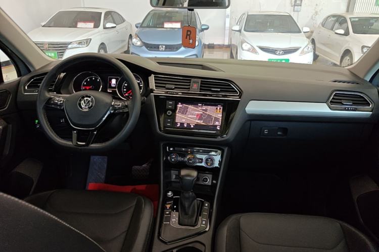 Used Volkswagen Tiguan L 2019 330TSI Automatic Two-Wheel Drive Panoramic Comfort Edition China VI Standard Center Console