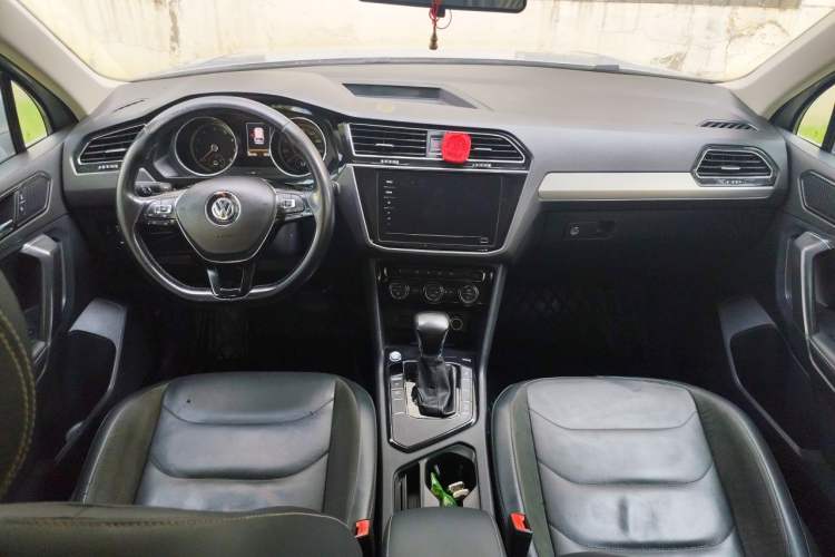 Used Volkswagen Tiguan L 2019 330TSI Automatic Two-Wheel Drive Panoramic Comfort Edition China VI Standard Center Console