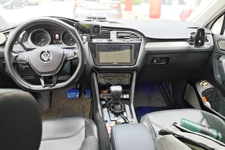 Used Volkswagen Tiguan L 2019 330TSI Automatic Two-Wheel Drive Panoramic Comfort Edition China V Standard Center Console