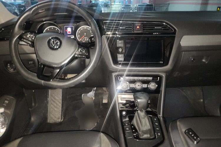 Used Volkswagen Tiguan L 2019 330TSI Automatic Two-Wheel Drive Smart Luxury Version China VI Standard Center Console