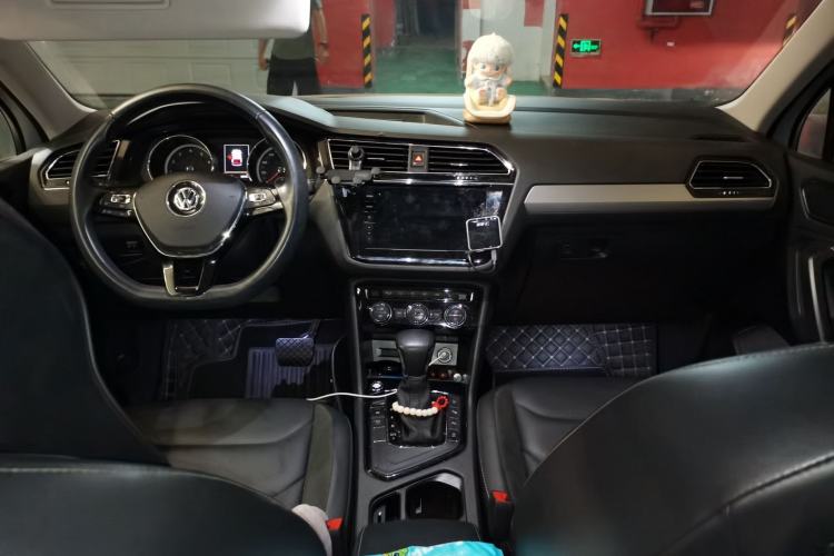 Used Volkswagen Tiguan L 2019 330TSI Automatic Two-Wheel Drive Smart Luxury Version China VI Standard Center Console