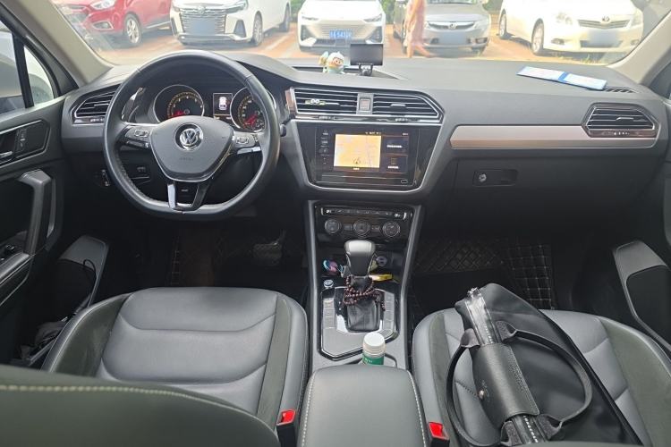 Used Volkswagen Tiguan L 2019 330TSI Automatic Two-Wheel Drive Panoramic Comfort Edition China VI Standard Center Console