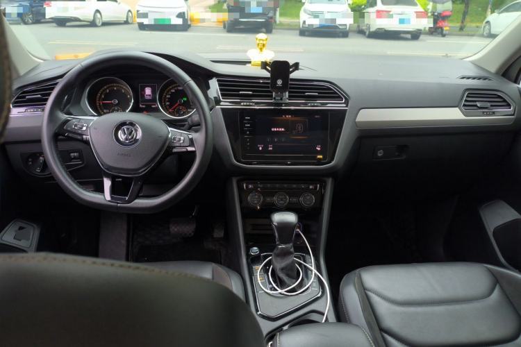 Used Volkswagen Tiguan L 2019 Revised 330TSI Automatic Two-Wheel Drive Smart & Luxury Edition China VI Standard Center Console