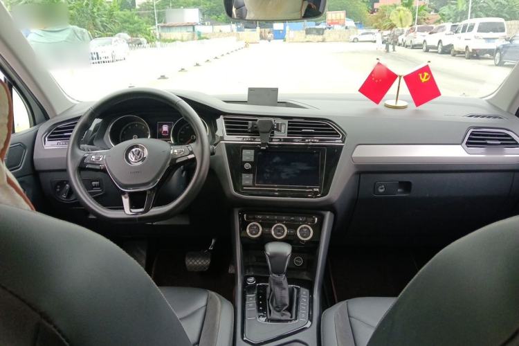 Used Volkswagen Tiguan L 2019 330TSI Automatic Two-Wheel Drive Smart Luxury Version China VI Standard Center Console