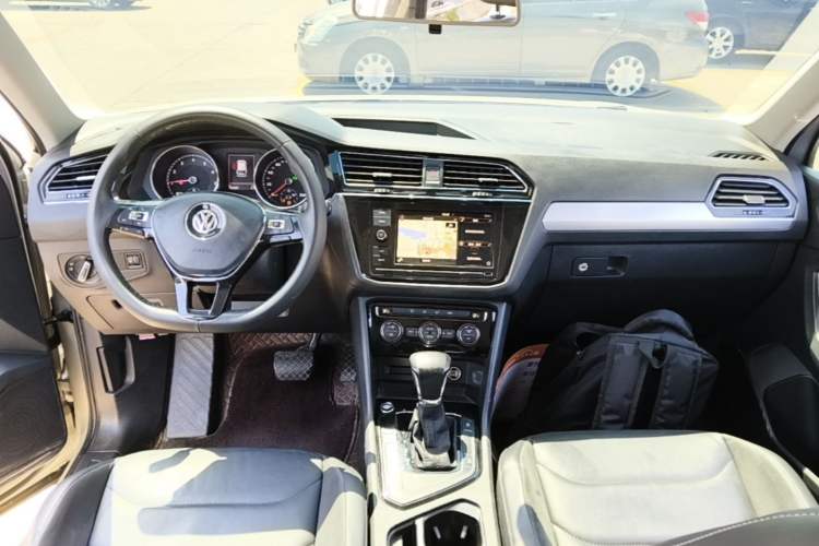 Used Volkswagen Tiguan L 2019 330TSI Automatic Two-Wheel Drive Panoramic Comfort Edition China V Standard Center Console