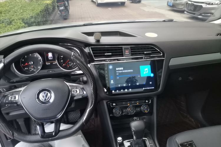 Used Volkswagen Tiguan L 2019 330TSI Automatic Two-Wheel Drive Panoramic Comfort Edition China VI Standard Center Console