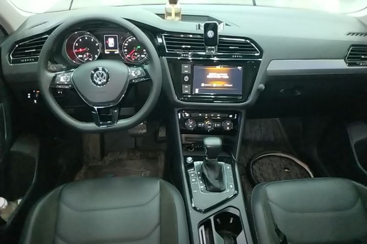 Used Volkswagen Tiguan L 2019 330TSI Automatic Two-Wheel Drive Panoramic Comfort Edition China VI Standard Center Console