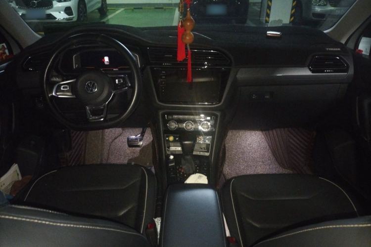 Used Volkswagen Tiguan L 2019 330TSI Automatic Two-Wheel Drive R-Line Flagship Edition China V Standard Center Console
