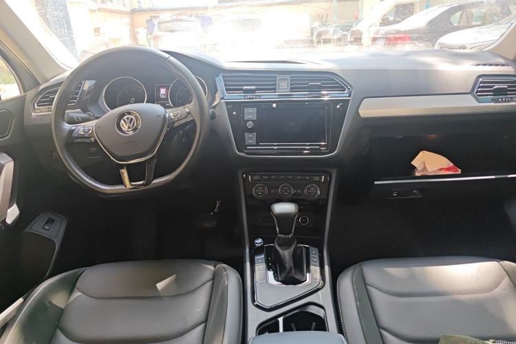 Used Volkswagen Tiguan L 2019 330TSI Automatic Two-Wheel Drive Smart Luxury Version China VI Standard Center Console