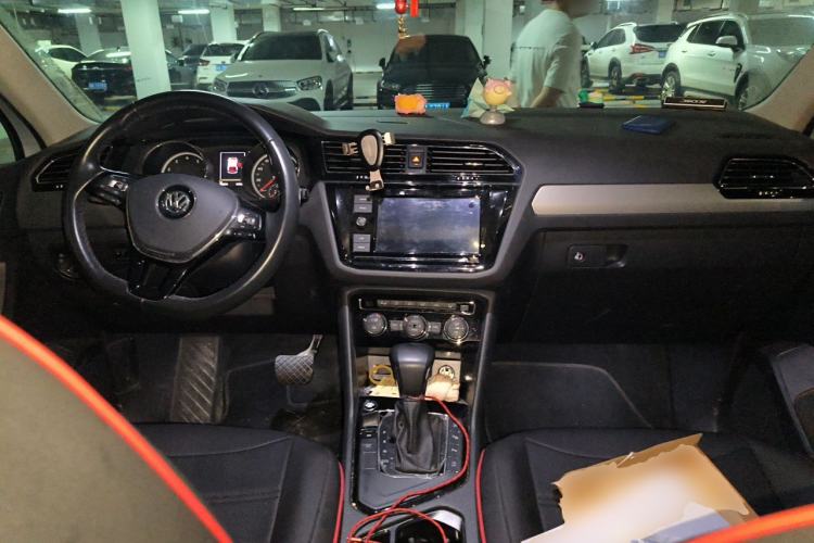 Used Volkswagen Tiguan L 2019 Revised Version 330TSI Automatic Two-Wheel Drive Intelligent Luxury Edition China V Standard Center Console