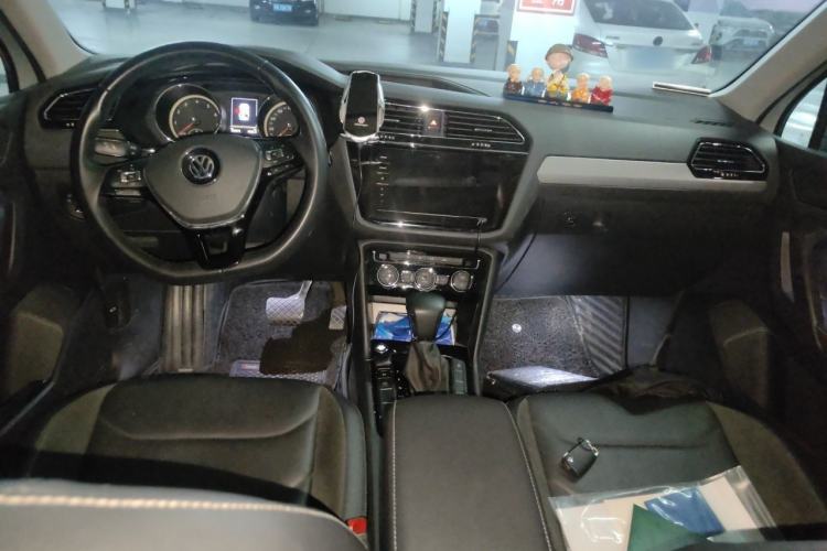 Used Volkswagen Tiguan L 2019 Updated Version 330TSI Automatic Two-Wheel Drive Panoramic Comfort Edition China VI Standard Center Console