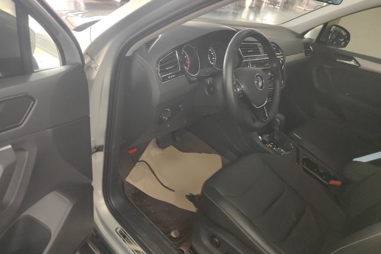 Used Volkswagen Tiguan L 2019 330TSI Automatic Two-Wheel Drive Panoramic Comfort Edition China V Standard Driver Seat